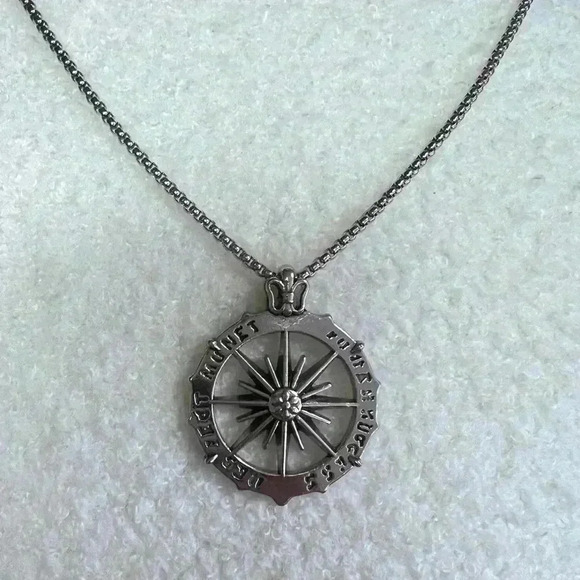Street Style Fashion  Necklace - Bold and Trendy Statement for Every Outfit - Picture 1 of 5